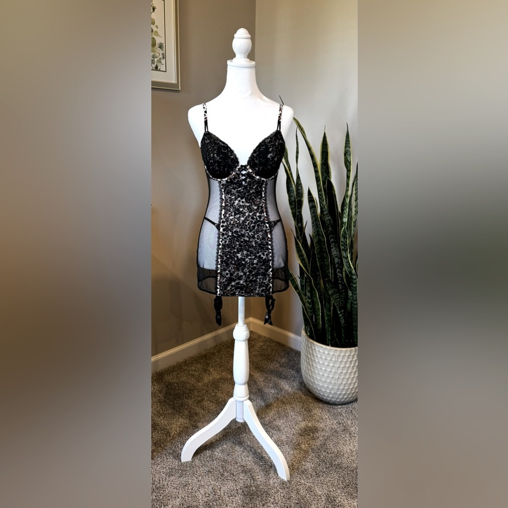 Vintage Victoria’s Secret Nighty with Garter / Thongs 36B